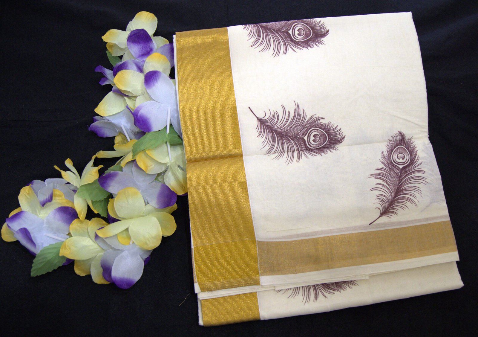 Elegant Kerala Kasavu Cotton Saree - Image 2