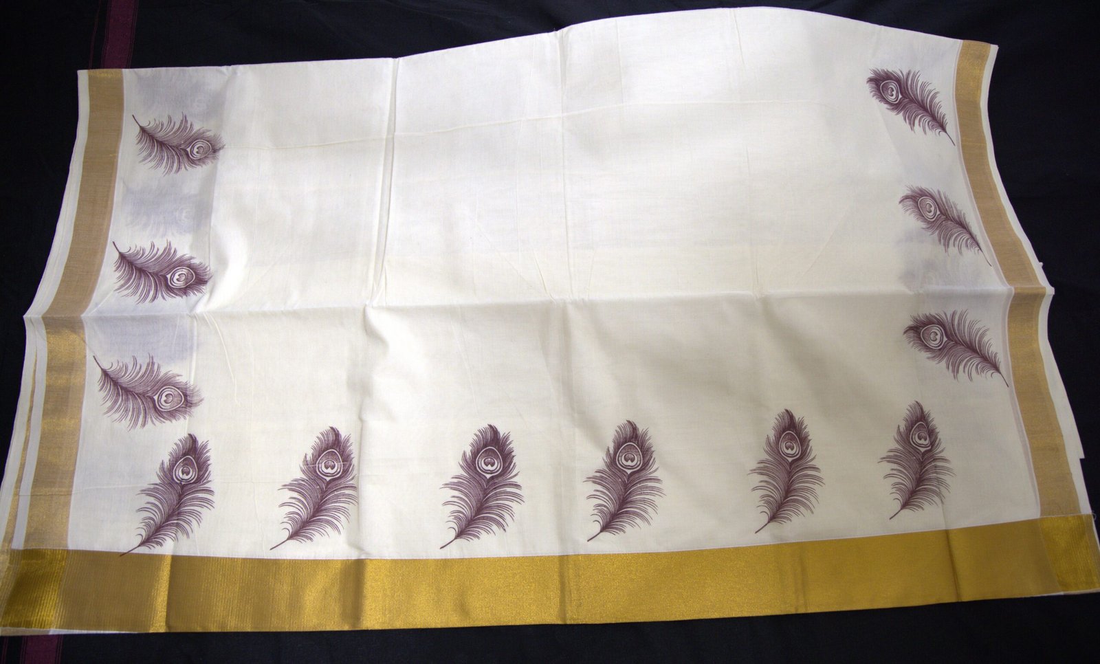 Elegant Kerala Kasavu Cotton Saree - Image 3