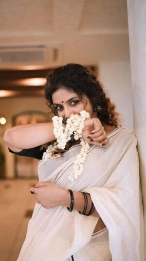 Puliyelakara Set Mundu – Off White